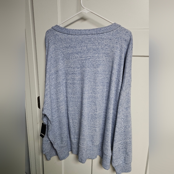 torrid Heathered Light Blue V-Neck Sweatshirt - Picture 4 of 5